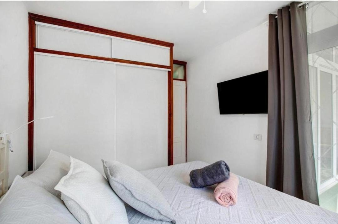 Fayser 108 Beachfront With Direct Pool Access From Terrace Apartment